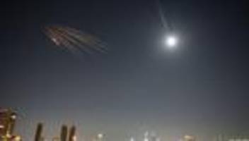 Dritte Kriegswoche: Raketenbeschuss im Iran-Krieg hält an - Offensive im Libanon