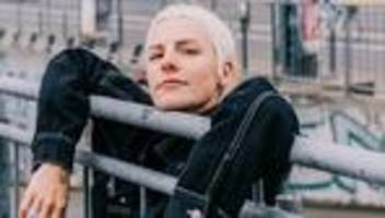 helene bukowski: der sprung aus dem fenster