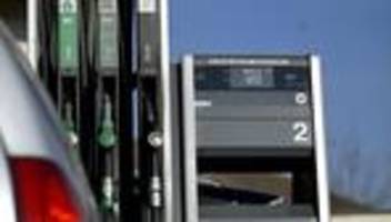 Kampf gegen hohe Spritpreise: Preisanstieg an Österreich-Tankstellen nur dreimal pro Woche