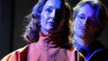 moritz rinke am renaissance-theater: diese zukunft könnte bald von gestern sein