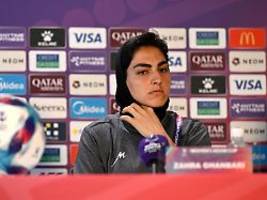Nur zwei Fußballerinnen bleiben: Auch Irans Kapitänin Zahra Ghanbari macht Asylantrag rückgängig