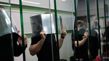 Clan-Mitglieder zünden Autos und Motorräder an – das steckte dahinter