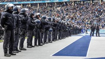 Innenminister drohen DFB und DFL mit Polizeikosten: „Da werde ich stinksauer“