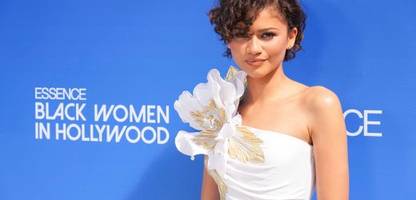 Zendaya überrascht Brautpaar in Las Vegas