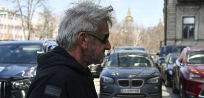 sean penn verpasst die oscars, weil er in der ukraine ist