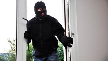 Einbruch Norderstedt: Nachbar überrascht Täter und vertreibt ihn