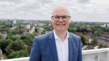 Grüner Umweltminister: Mineralölkonzerne schlagen sich die Taschen voll