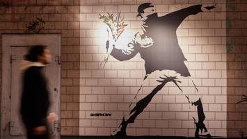 wer ist banksy? dieser fehltritt soll die identität des künstlers enthüllen