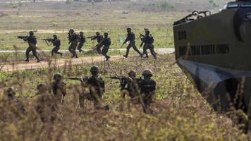 die us-marines sind auf der suche nach einem tarnmantel, mit dem sie sich vor wärmebildsensoren verbergen können