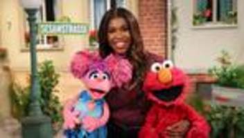 Fernsehen: Motsi Mabuse und weitere Promis zu Besuch in der Sesamstraße