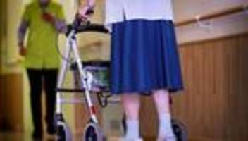 Pflegeversicherung: Barmer-Pflegereport: Deutlich mehr Pflegebedürftige in MV