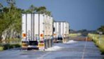 Unwetter in der Wüste: Rekordregen in Australiens Zentrum - Wasserfälle am Uluru