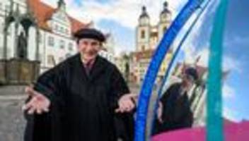 Wittenberg: Schwitzen im Talar, Blumen im Haar – Luther-Paar gesucht