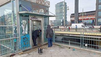 Beschämend für Berlin: Der dauerkaputte Fahrstuhl am Bahnhof Warschauer Straße
