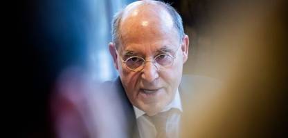 gregor gysi: linken-mitglieder attackieren ihre parteiikone