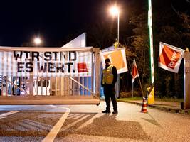 tarifstreit: busse bleiben im depot, flugzeuge am boden