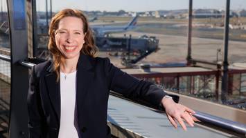 vom schalter in die kapelle: niendorferin ist erste flughafenpastorin in hamburg