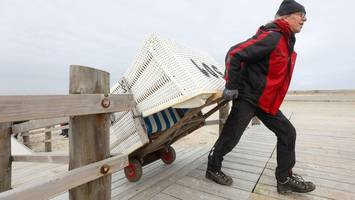Strandkorbsaison beginnt – erste Körbe werden aufgestellt