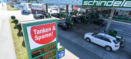 preisexplosion an der tankstelle: wann es sich jetzt für bayern lohnt, im ausland zu tanken