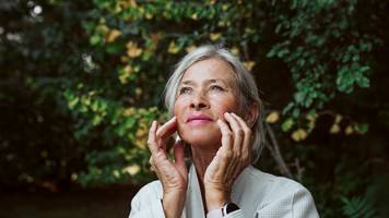 altersflecken: wann es eine bösartige hautveränderung sein kann