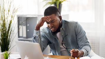 20 jahre lang flog ein beamter gratis in die heimat – doch nun stoppt der staat die regelung