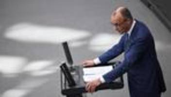 deutscher bundestag: friedrich merz kritisiert die usa und israel für start des irankrieges