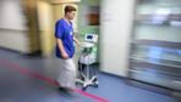 Pflege: Mehr Menschen beginnen eine Pflegeausbildung