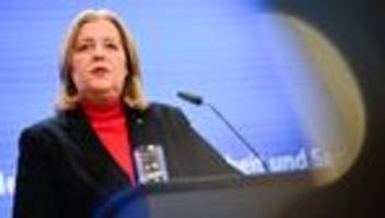 hohe spritpreise: bärbel bas spricht sich für Übergewinnsteuer aus