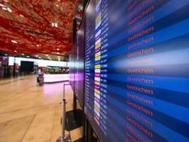 fast 500 flugbewegungen betroffen : flugbetrieb am ber steht still