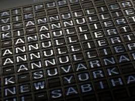 fluggastrechte prüfen: warnstreik am ber: umbuchen oder geld zurück