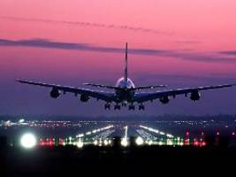 flüge ins nirgendwo: nach drohnenangriff müssen dutzende emirates-flieger umkehren