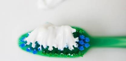 fluorid in zahnpasta: angeblich unabhängige initiative »beyond fluorid« gesteht finanzierung durch dr. wolff