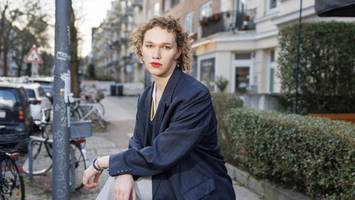 Hamburger Transfrau Alexis schildert ihren langen Weg zum anderen Geschlecht