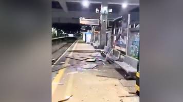 Völlig zerstörter Bahnhof nach Raketenangriff in Tel Aviv
