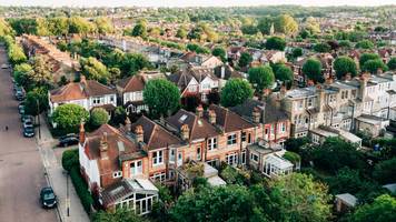 Rentnerin verliert ihr Haus nach einem verheerenden Nachbarschaftsstreit darüber, wie sie ihren Ford Focus geparkt hatte