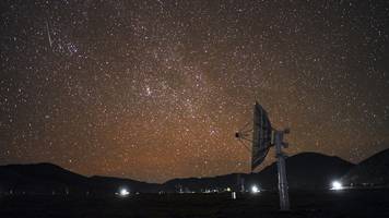 Astronomen erhalten Lasersignal von einem Objekt, das acht Milliarden Lichtjahre von der Erde entfernt ist