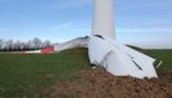 Alternative Energien: 15-Tonnen-Rotorblatt stürzt von Windrad bei Berching ab
