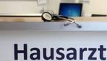 Krankenversicherung: Hausärzte: Krankenkassen sollen bei Verwaltungskosten sparen