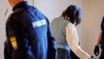 nürnberg: klimaaktivistinnen wegen flughafen-blockade vor gericht