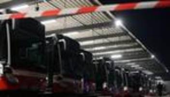 Tarifstreit: Warnstreik legt U-Bahn- und Busverkehr lahm