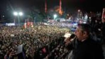 türkei: tausende protestieren am jahrestag der verhaftung von ekrem İmamoğlu