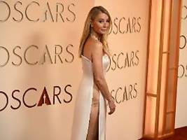 keine toilettenpause möglich: gwyneth paltrow wurde in ihr oscar-kleid eingenäht