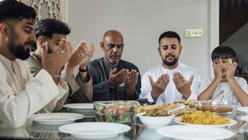 iftar heute in berlin: gebetszeiten und fastenbrechen im ramadan 2026