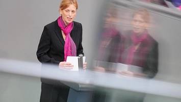 WhatsApp regulieren? Bildungsministerin Prien wagt brisanten Vorstoß