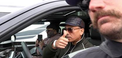 Xavier Naidoo in Berlin: »Trockenfleisch, Menschenfleisch, Kinderfleisch« - Comeback der »Schwurbler« - SPIEGEL TV