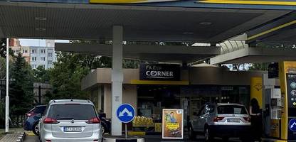 iran-krieg: so kämpft die slowakei gegen Ölmangel, hamsterkäufe und tanktourismu