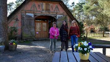 drei starke frauen bringen ein dorf auf die beine – besucher willkommen!