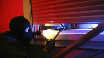 Einbruch in Baustellencontainer: Polizei ertappt drei Männer auf frischer Tat