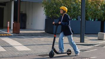 private e-scooter in hamburg: wann besitzern strafen drohen – neue regel ab 2027