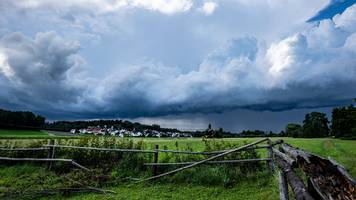 Wegen Untreue abgesägt: Mit 79 steht Ex-Landrat plötzlich vor Comeback